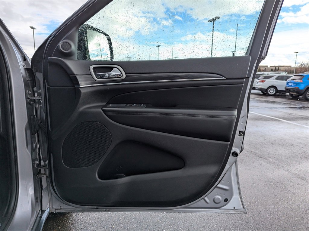 Used 2020 Jeep Grand Cherokee Limited w/ Luxury Group II image 39