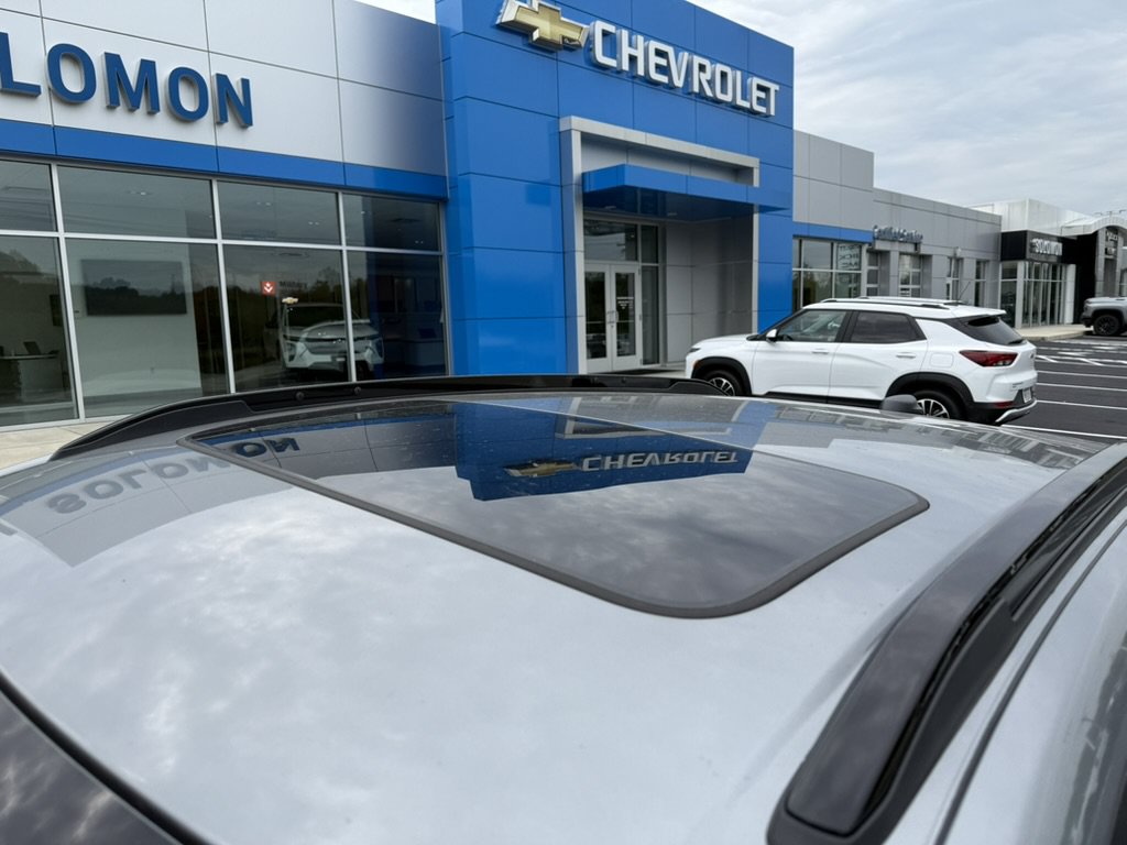 New 2026 Chevrolet Trax RS w/ Sunroof Package FWD image 10