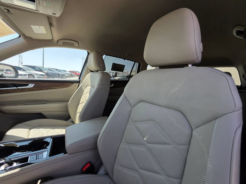Certified 2025 Volkswagen Atlas SE FWD image 14