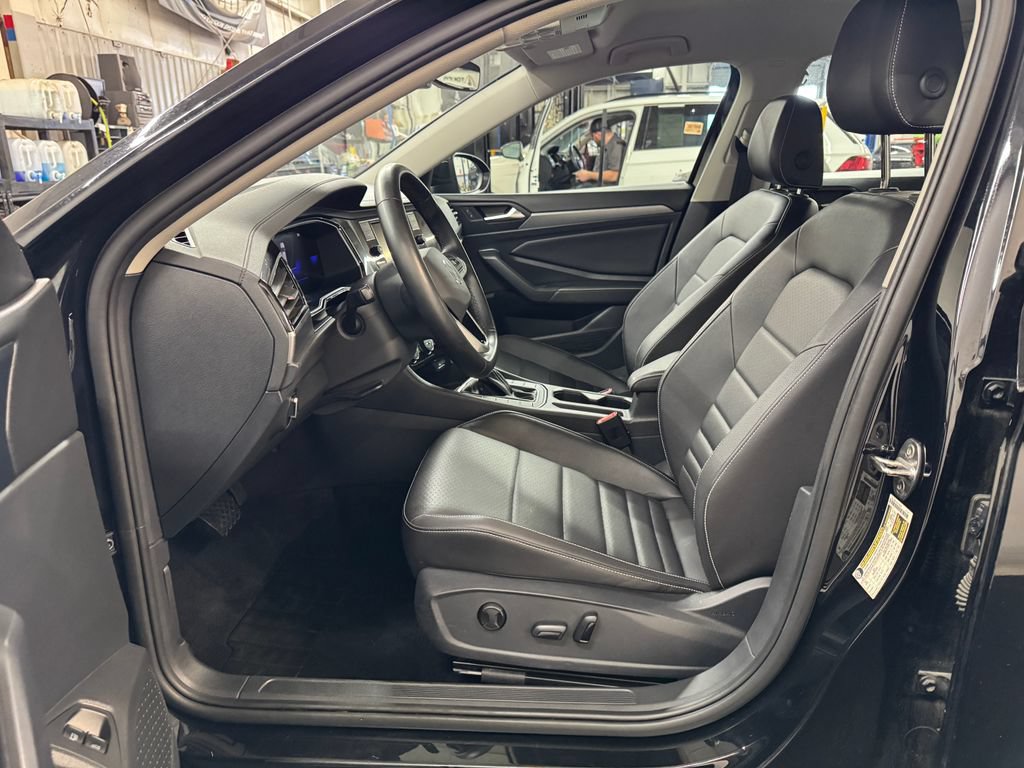 Used 2024 Volkswagen Jetta SE FWD image 14