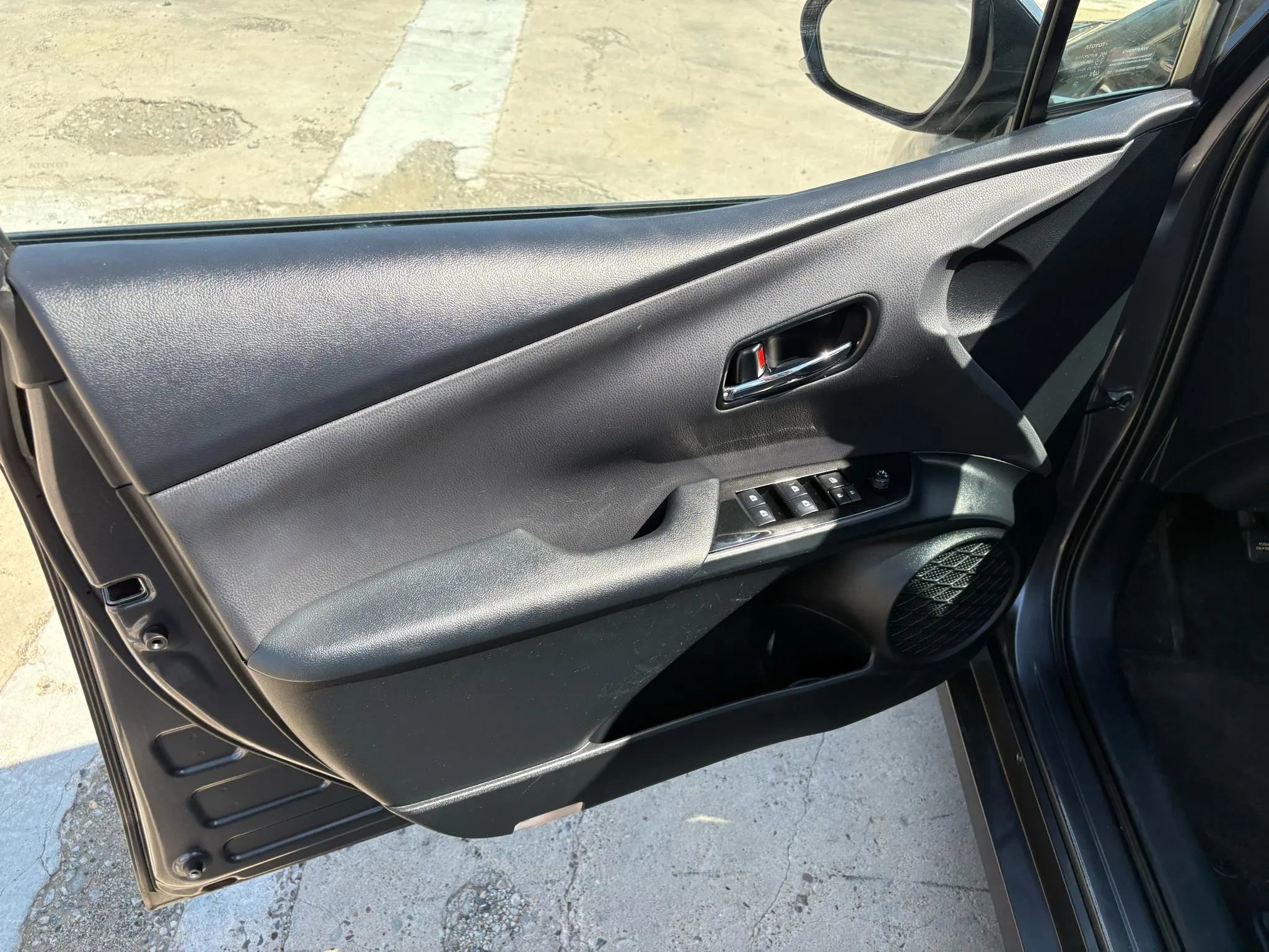 Used 2017 Toyota Prius Prime Plus w/ Carpet Mat Package image 9