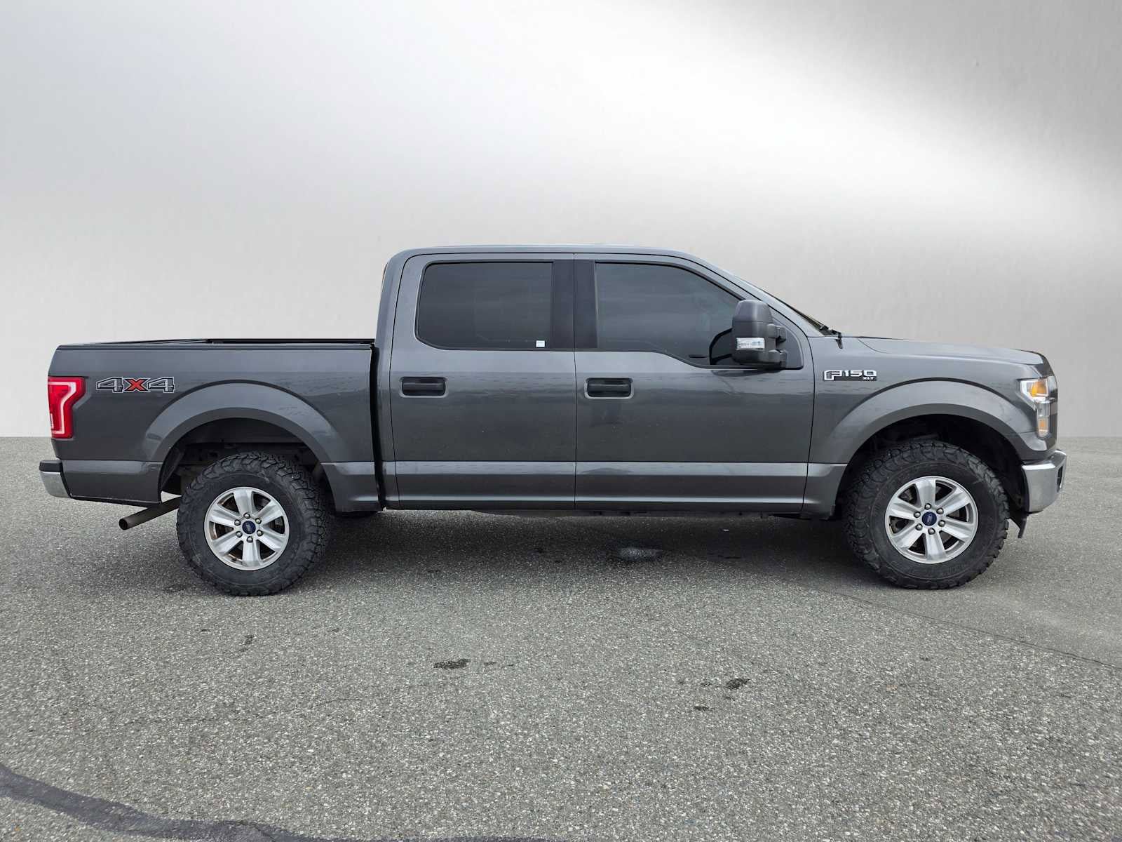 Used 2017 Ford F150 XLT AWD/4WD image 2