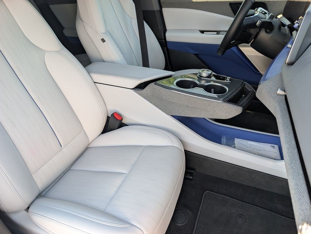 Certified 2025 Cadillac Optiq Luxury 2 AWD/4WD image 21