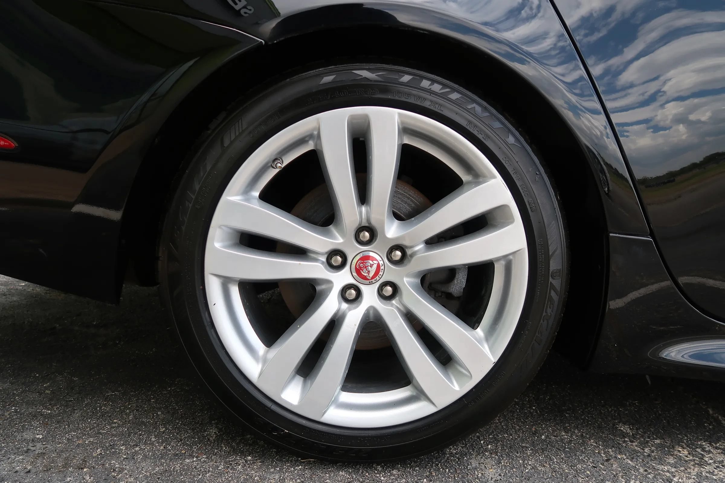 Used 2017 Jaguar XJ R-Sport RWD image 52