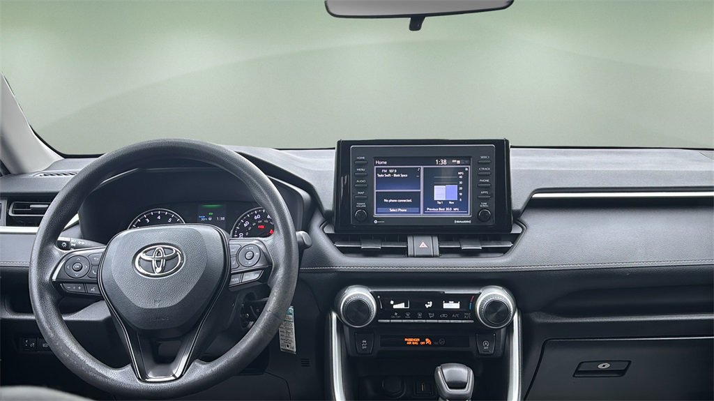 Used 2022 Toyota RAV4 LE image 11