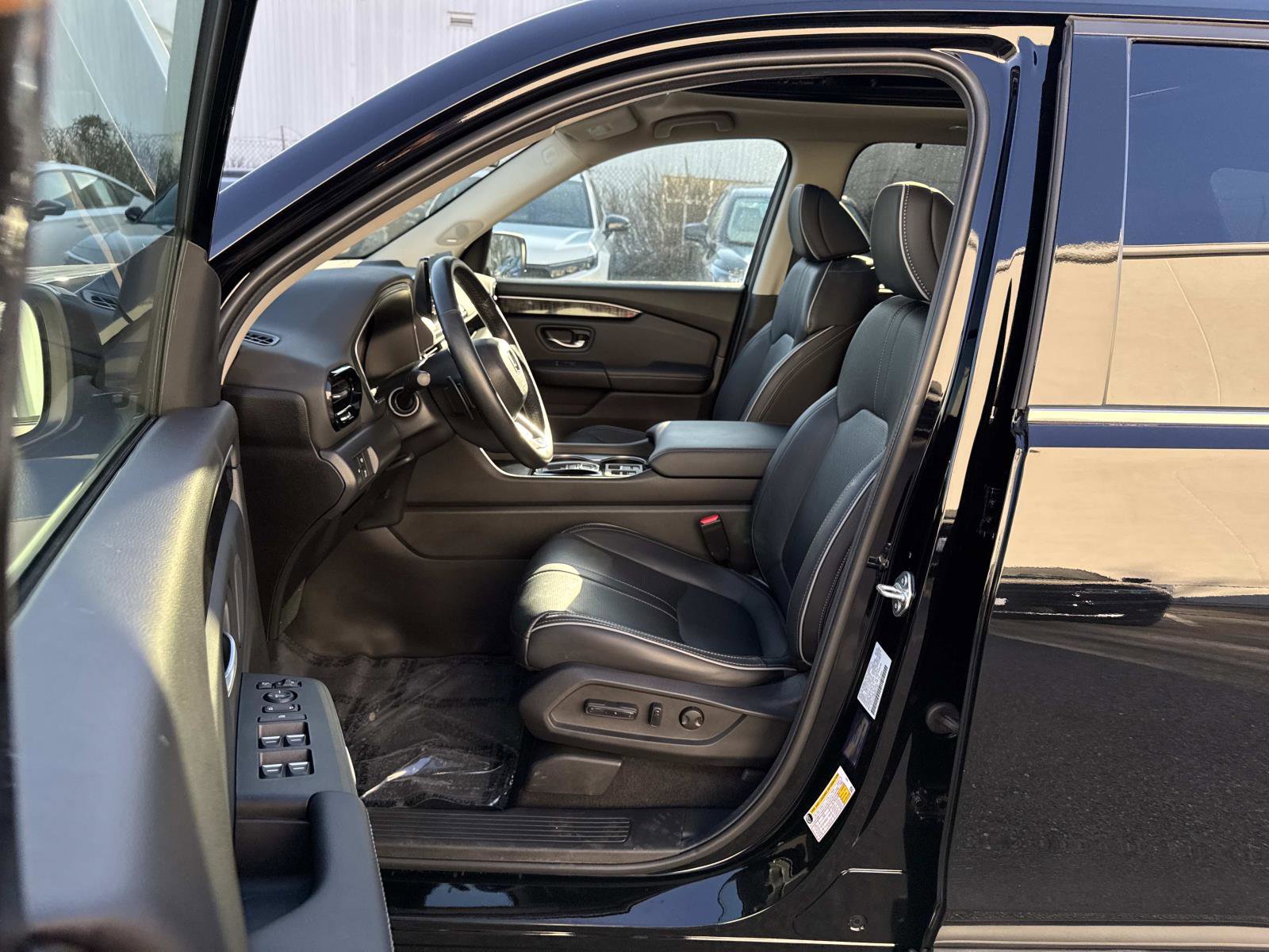 Certified 2025 Honda Pilot Elite image 21