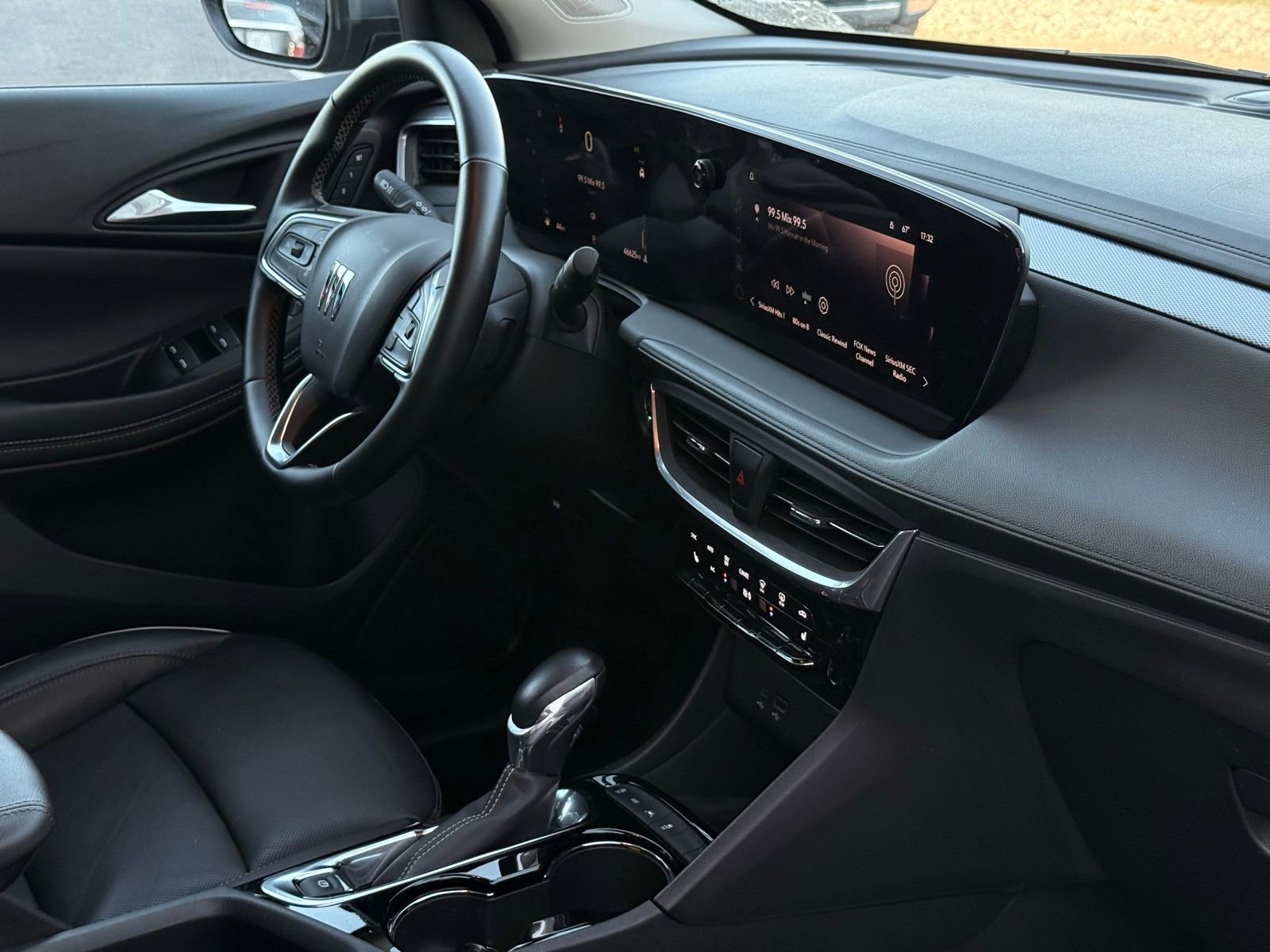 Used 2024 Buick Encore GX Avenir image 24