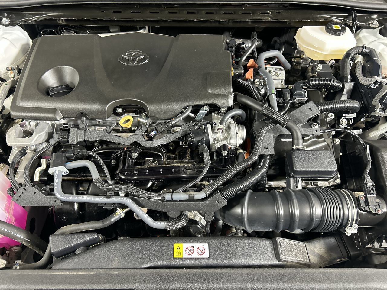 Used 2025 Toyota Camry LE FWD image 11