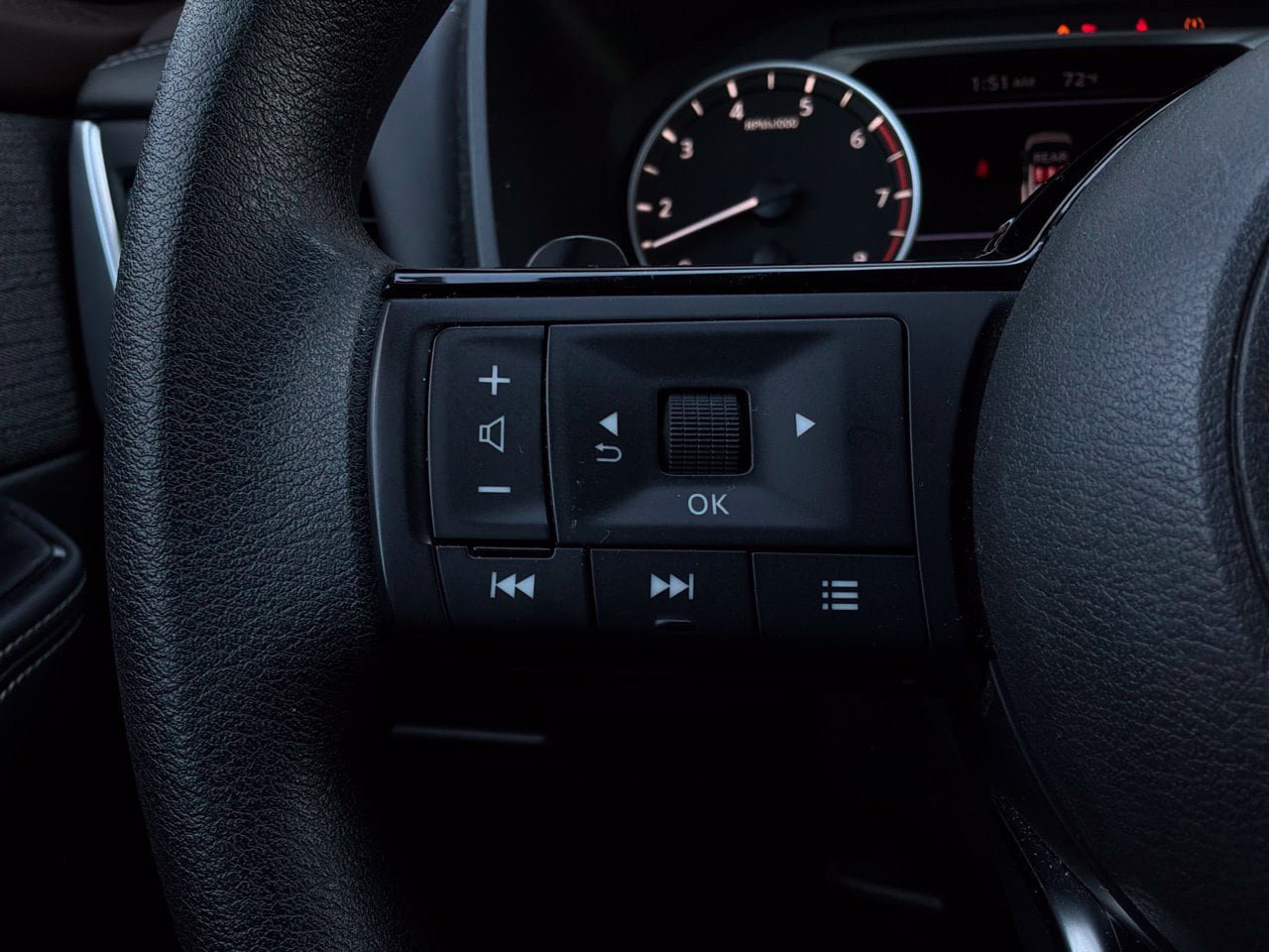 Used 2023 Nissan Rogue SV FWD image 36