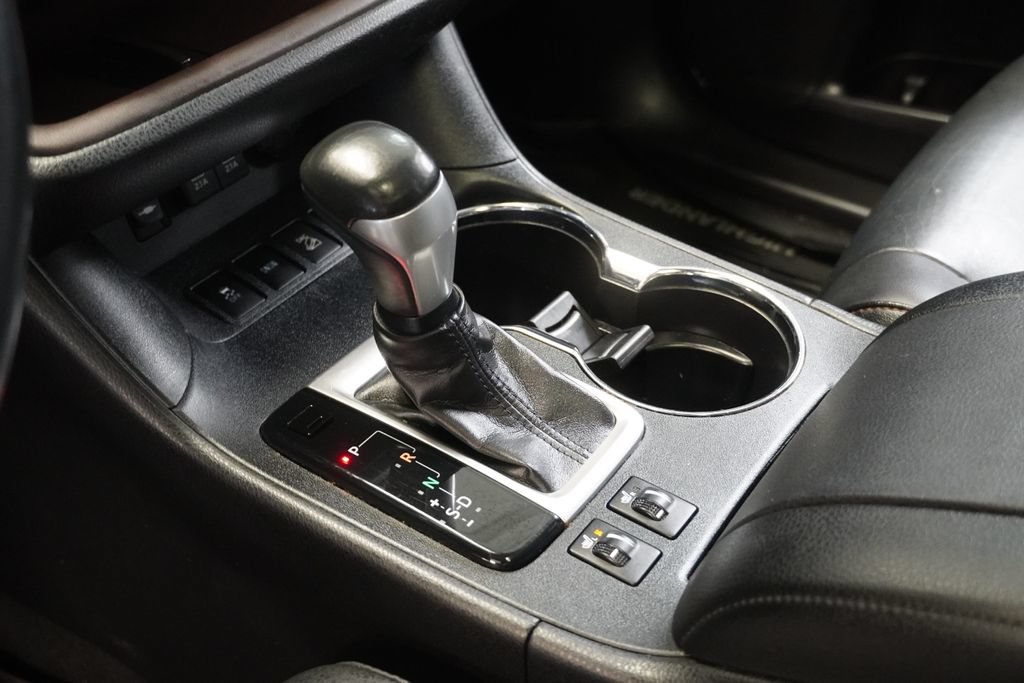 Used 2019 Toyota Highlander XLE AWD/4WD image 24