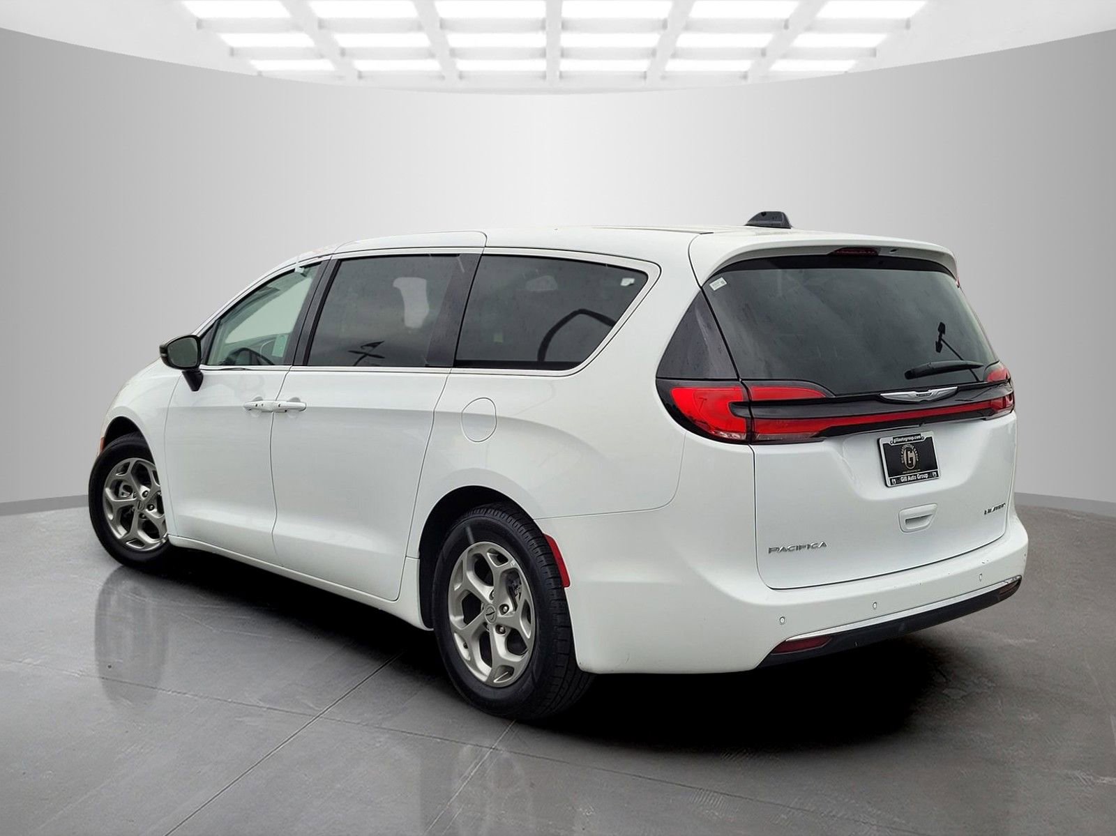 Used 2024 Chrysler Pacifica Limited image 6