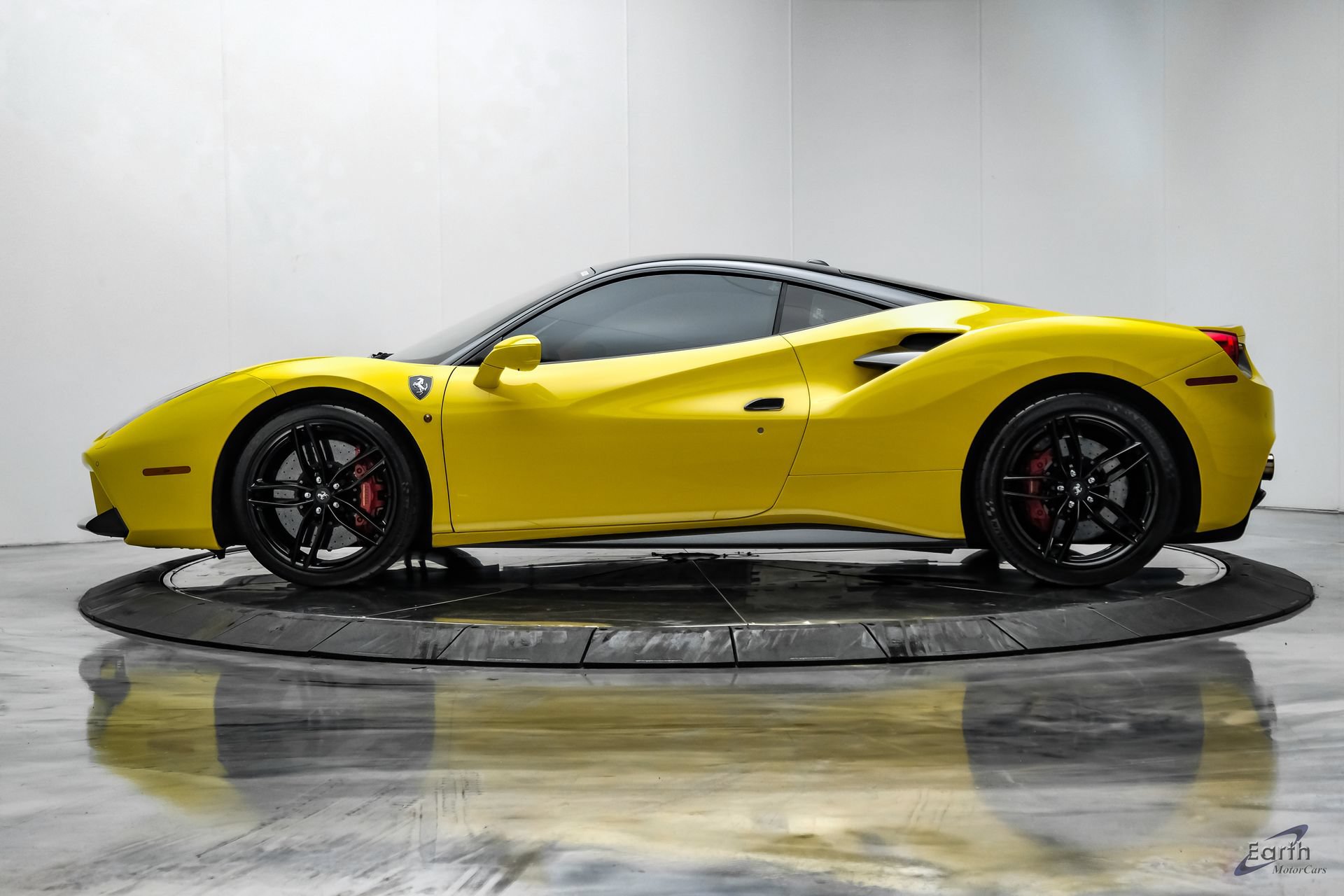 Used 2019 Ferrari 488 GTB RWD image 8