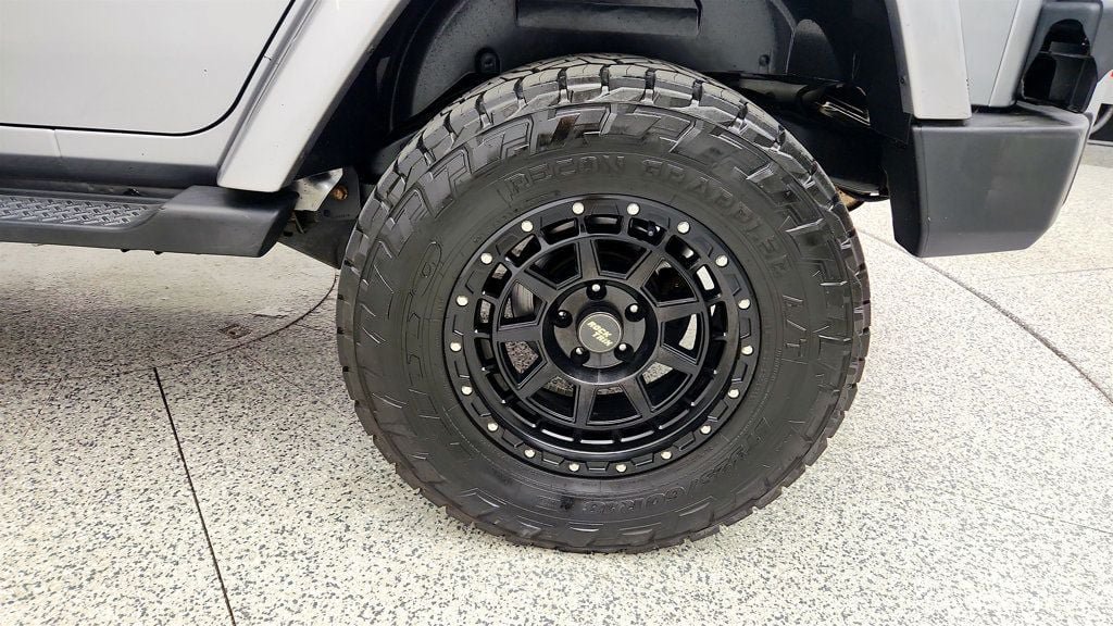 Used 2015 Jeep Wrangler Unlimited Sahara w/ Connectivity Group AWD/4WD image 9