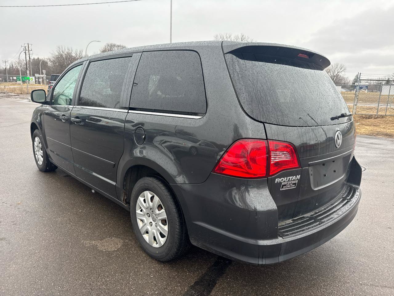 Used 2012 Volkswagen Routan S FWD image 7