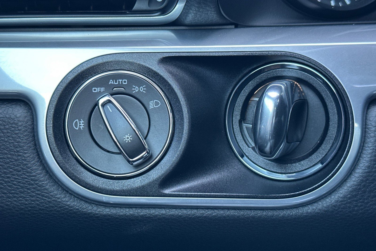 Certified 2017 Porsche 911 Carrera 4S image 22