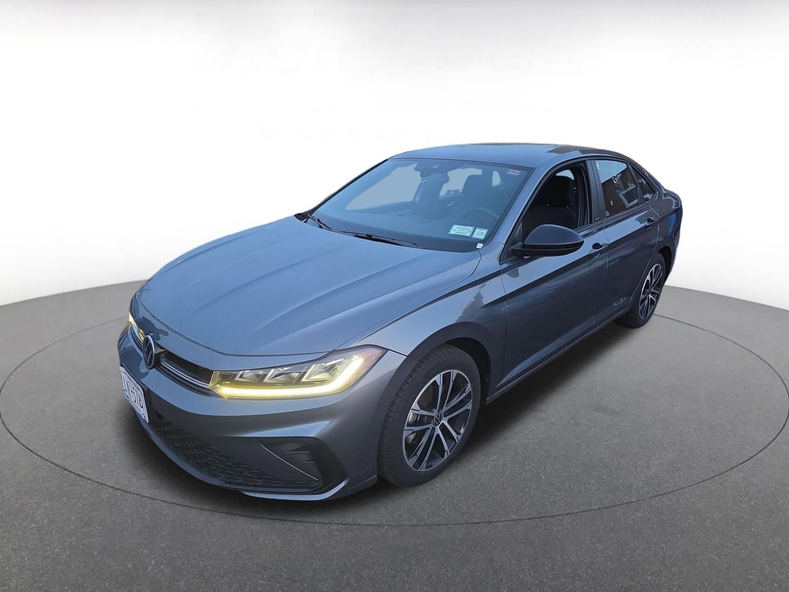 Used 2025 Volkswagen Jetta Sport image 3