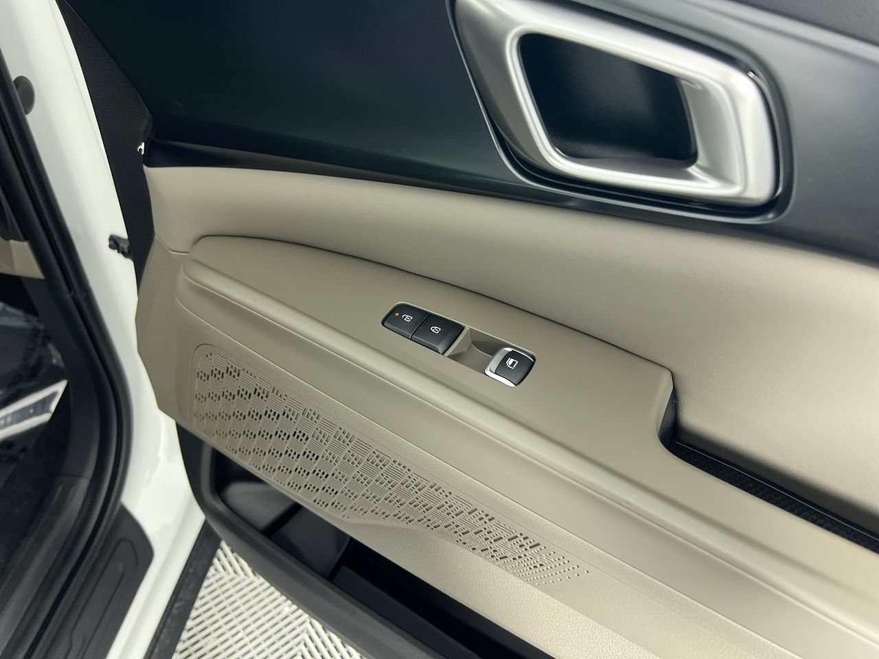 New 2027 Kia Carnival LX FWD image 32