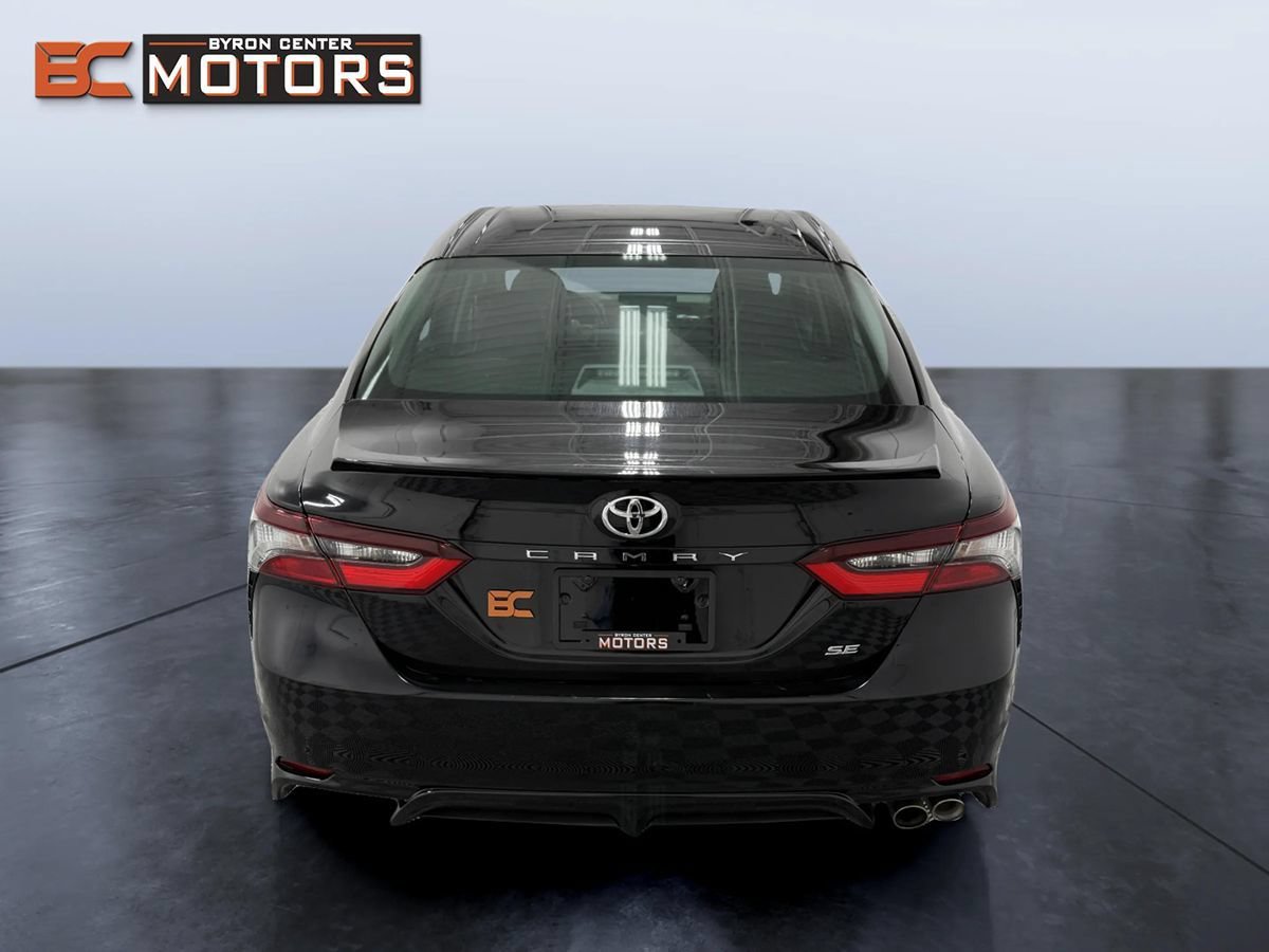 Used 2024 Toyota Camry SE FWD image 5