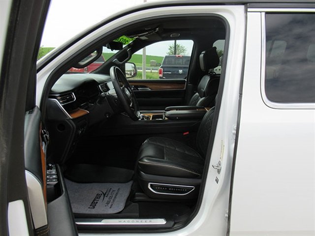 Used 2024 Jeep Grand Wagoneer L Series III AWD/4WD image 14