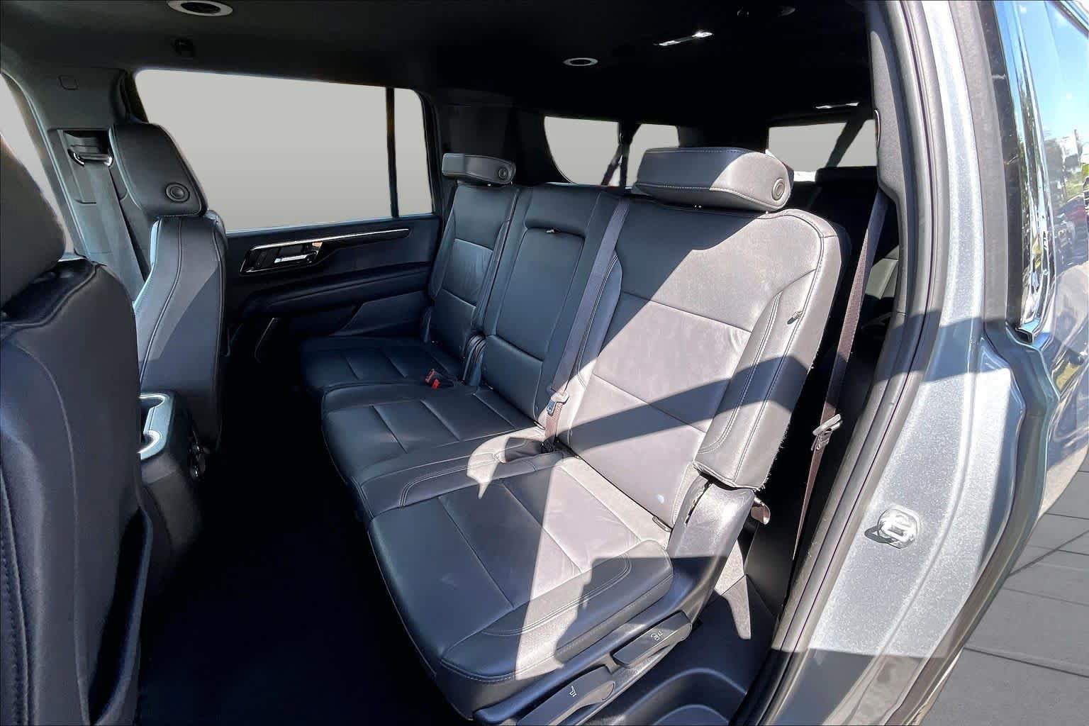 Used 2025 Chevrolet Suburban LT AWD/4WD image 25