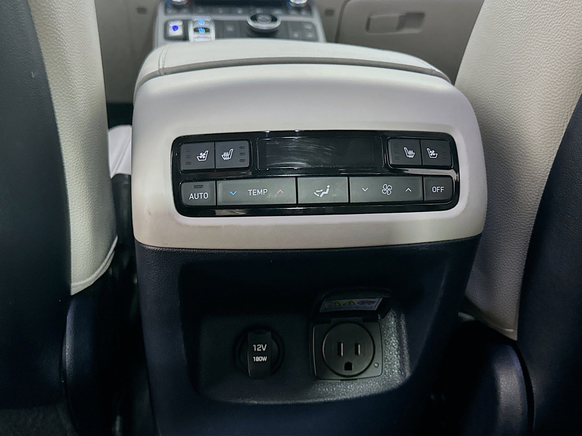 Used 2023 Hyundai Palisade Limited w/ Winter Package FWD image 28