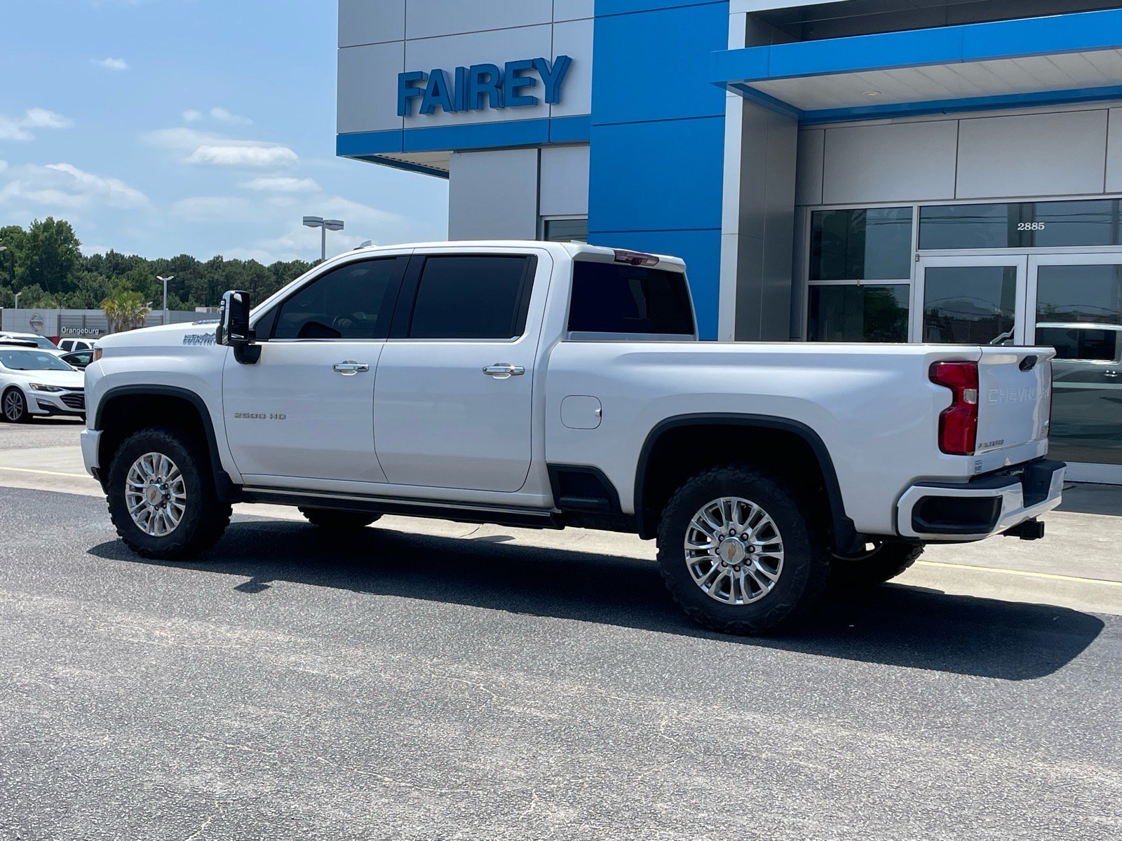 Used 2023 Chevrolet Silverado 2500 High Country w/ Z71 Off-Road Package AWD/4WD image 3