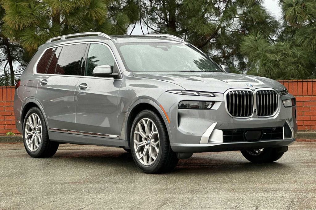Used 2023 BMW X7 xDrive40i image 2