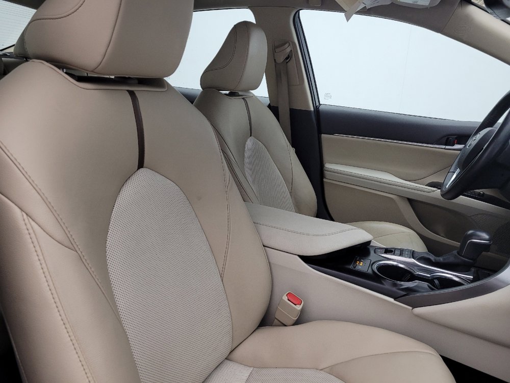 Used 2020 Toyota Camry XLE image 21
