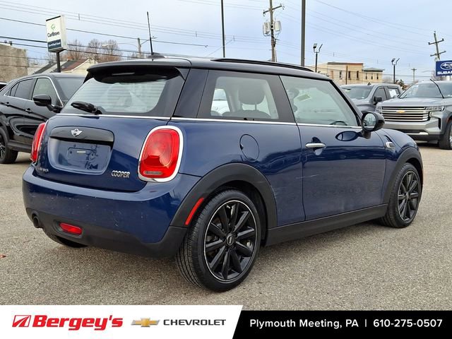 Used 2016 MINI Cooper 2-Door Hardtop image 8