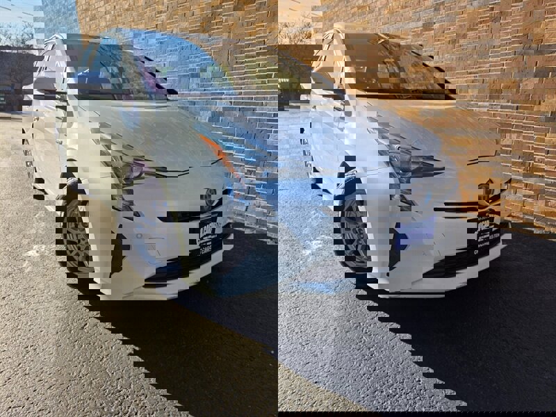 Used 2018 Toyota Prius Four w/ Advanced Technology Package FWD image 3