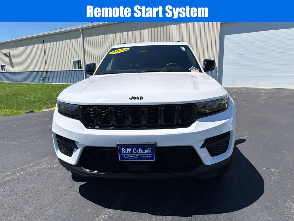Used 2023 Jeep Grand Cherokee Altitude AWD/4WD image 9