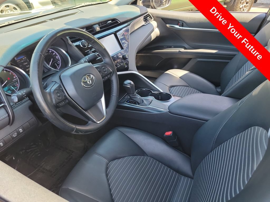 Used 2020 Toyota Camry SE FWD image 3
