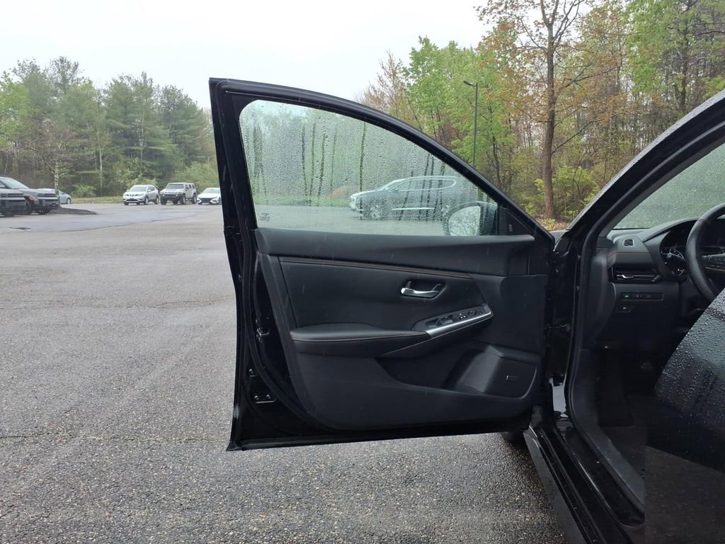 Used 2021 Nissan Sentra SR w/ SR Premium Package FWD image 17