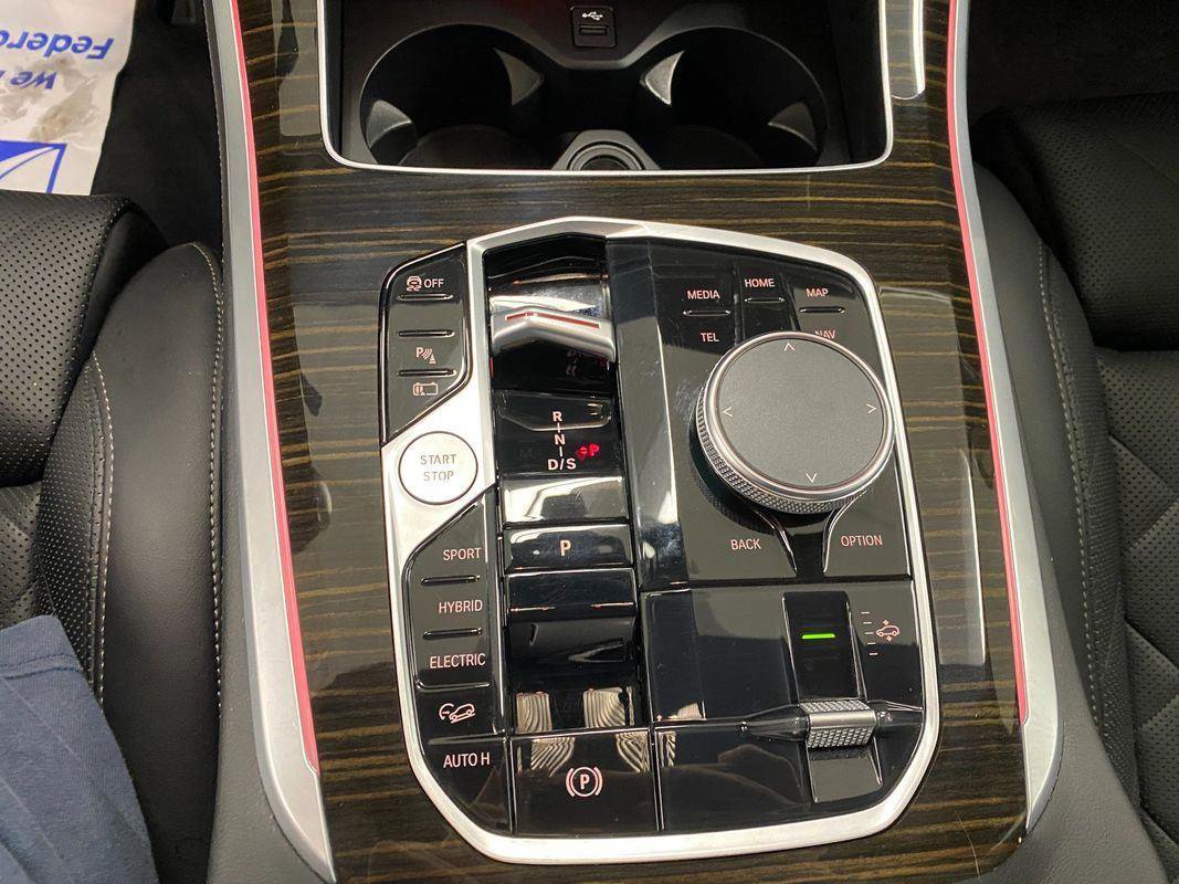 Used 2024 BMW X5 xDrive50e image 8