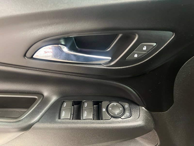Used 2018 Chevrolet Equinox LT FWD image 20