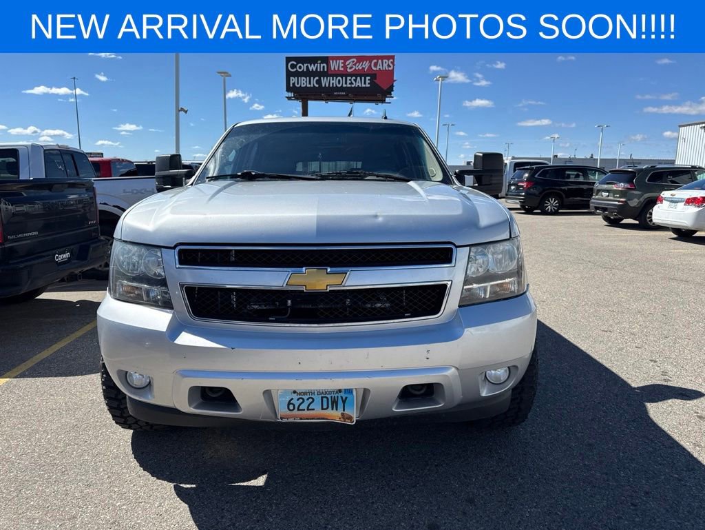 Used 2013 Chevrolet Suburban LT w/ Luxury Package AWD/4WD image 2