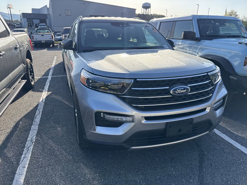 Used 2023 Ford Explorer XLT w/ Equipment Group 202A AWD/4WD image 3