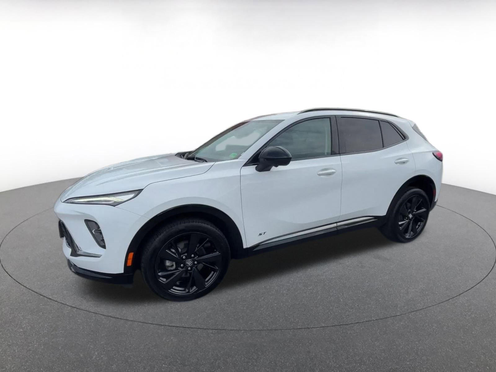 Used 2024 Buick Envision Sport Touring image 8