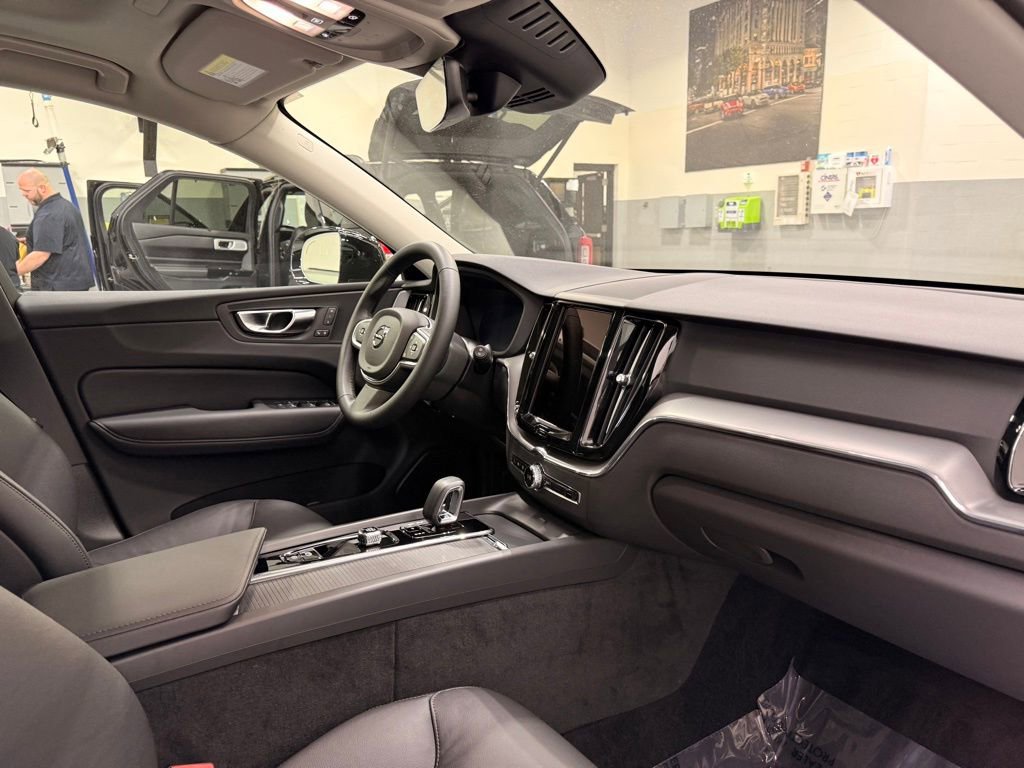 Used 2025 Volvo XC60 B5 Core w/ Climate Package image 28