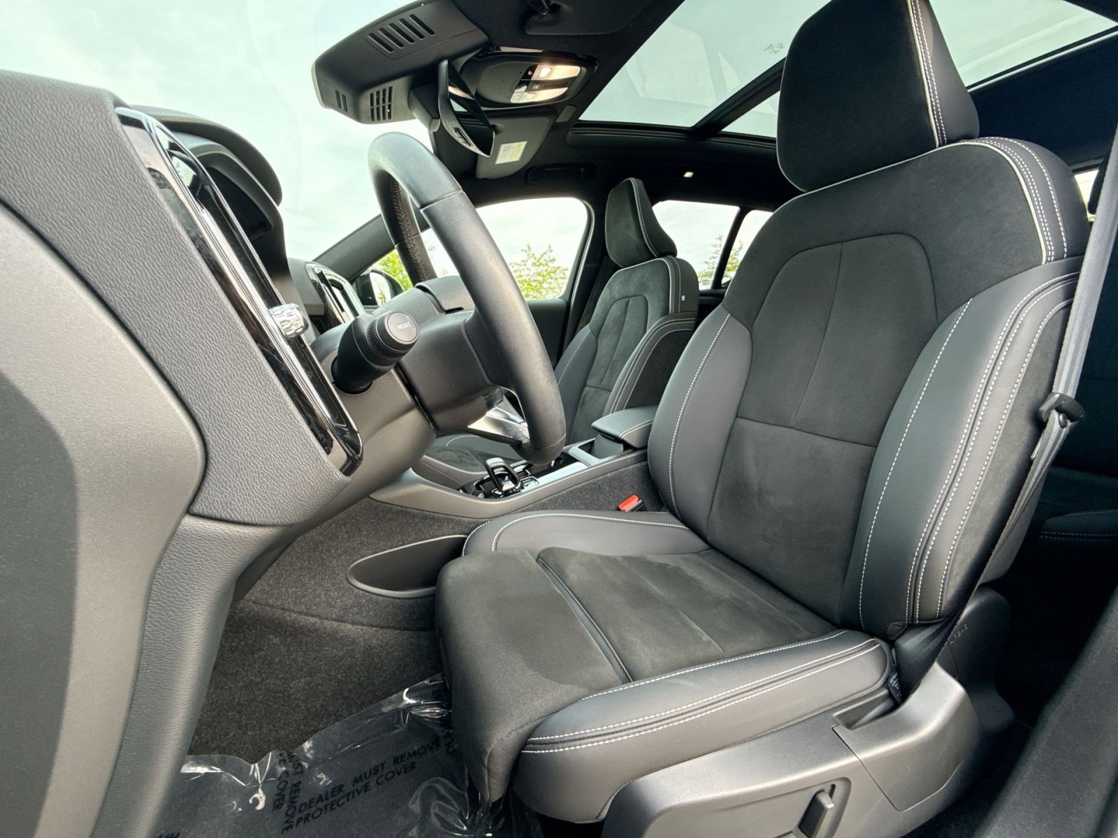 Used 2023 Volvo XC40 Recharge Ultimate AWD/4WD image 13