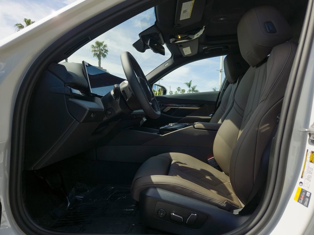 New 2026 BMW i5 eDrive40 w/ Premium Package image 7