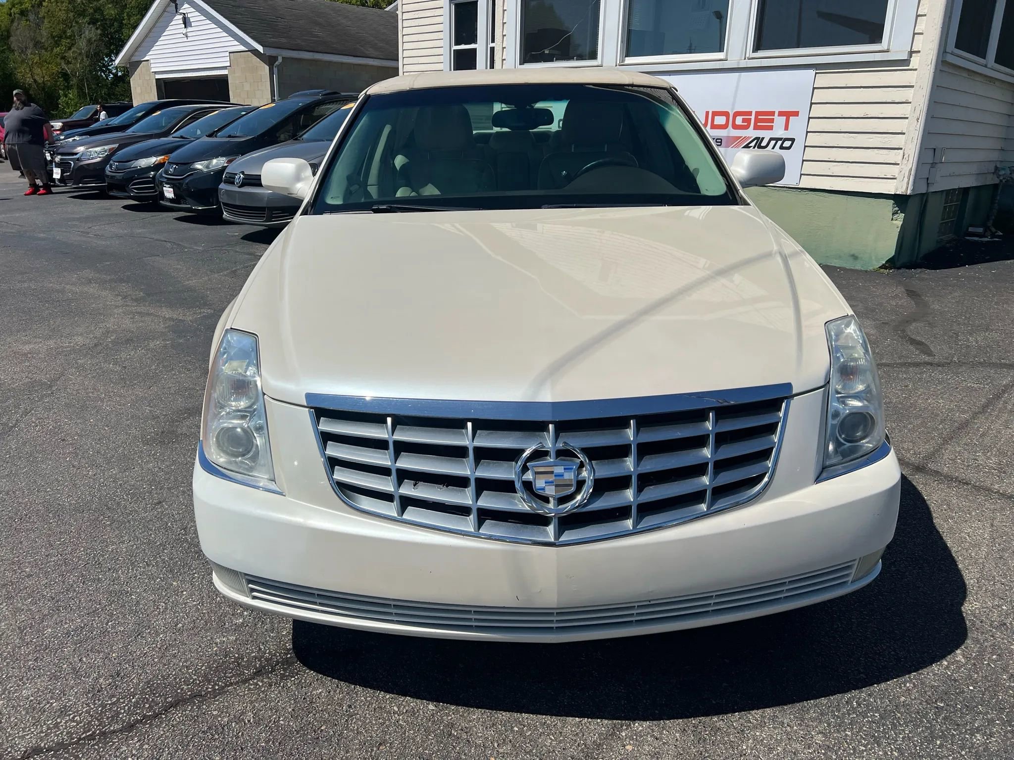 Used 2009 Cadillac DTS w/ Trunk Convenience Package FWD image 4