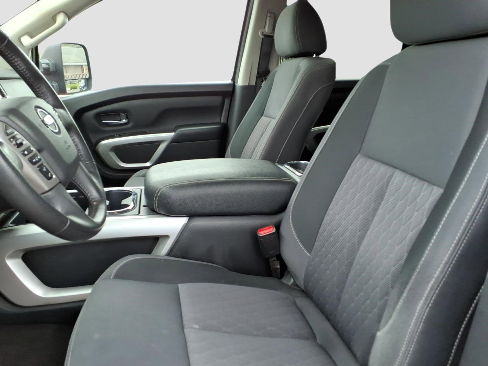 Used 2022 Nissan Titan SV w/ SV Convenience Package AWD/4WD image 12