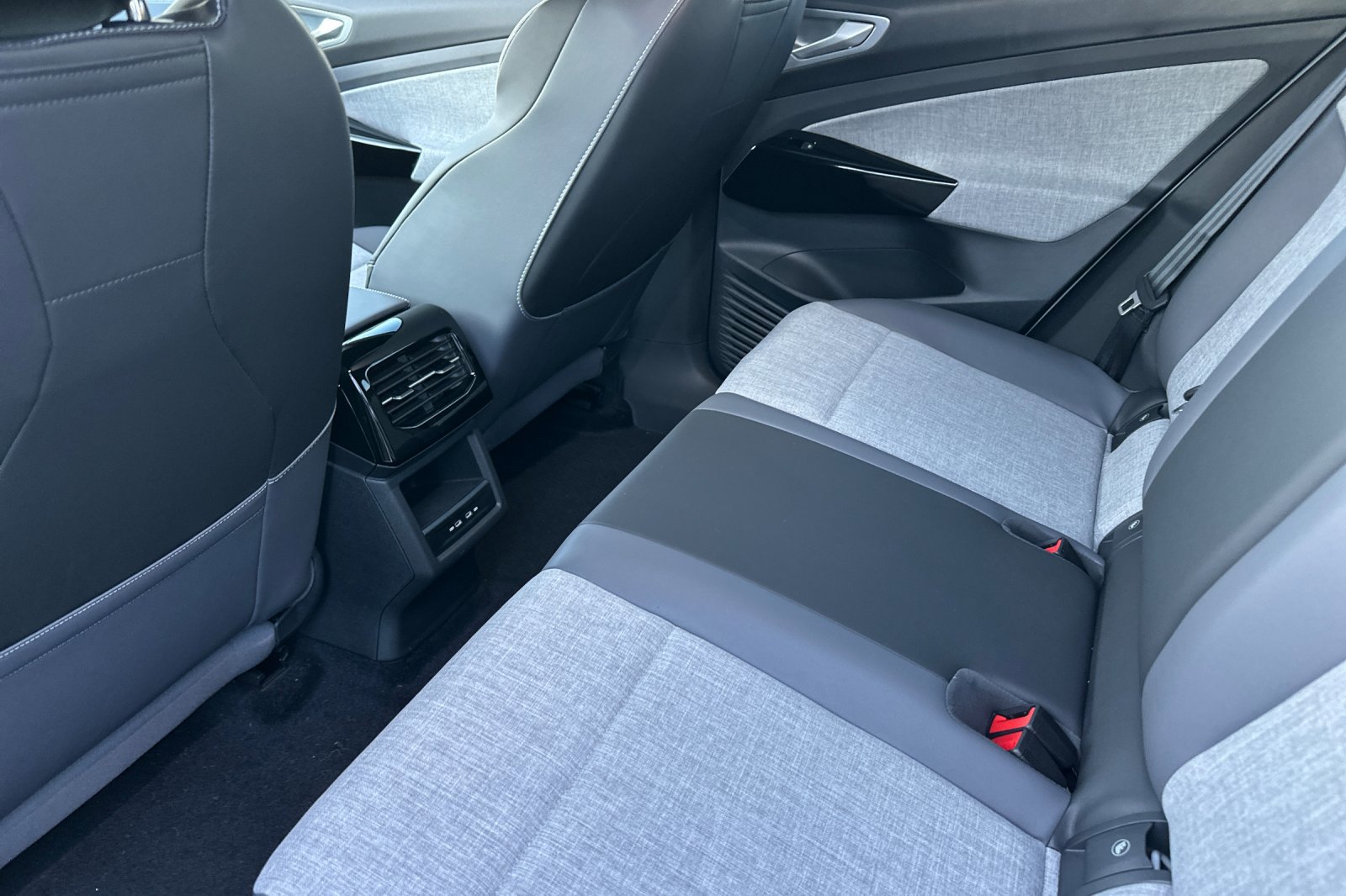 New 2026 Volkswagen ID.4 Pro image 12