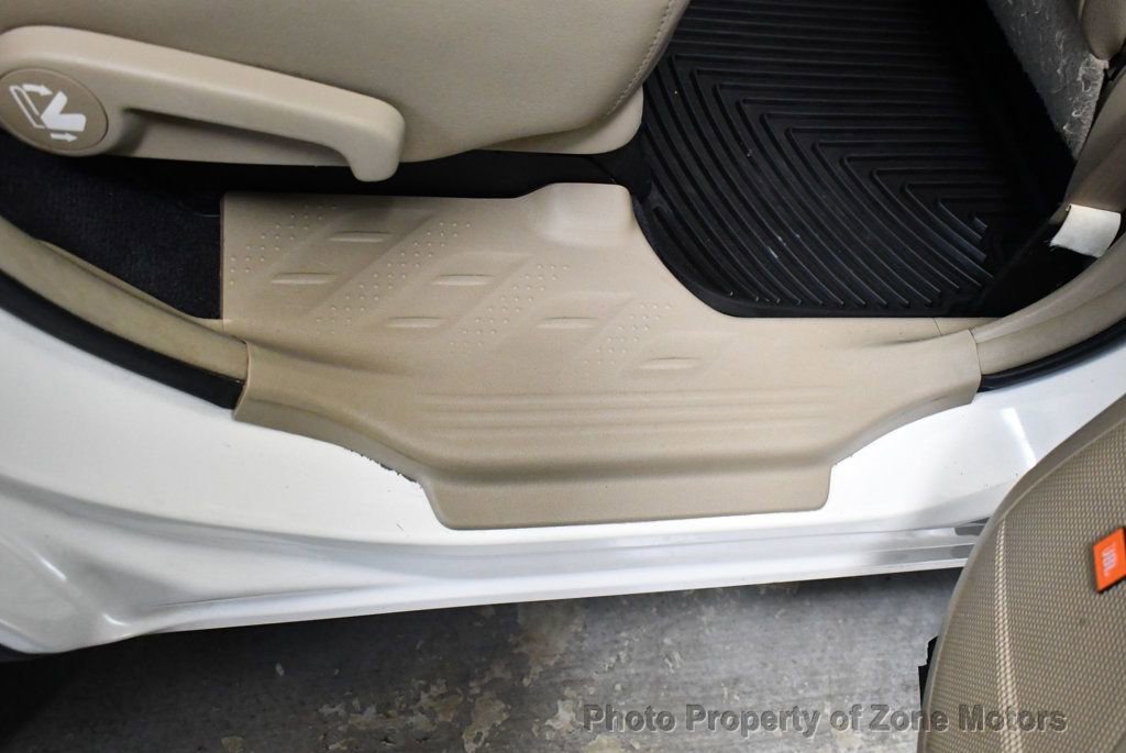 Used 2012 Toyota Highlander Limited w/ Tow Pkg image 19