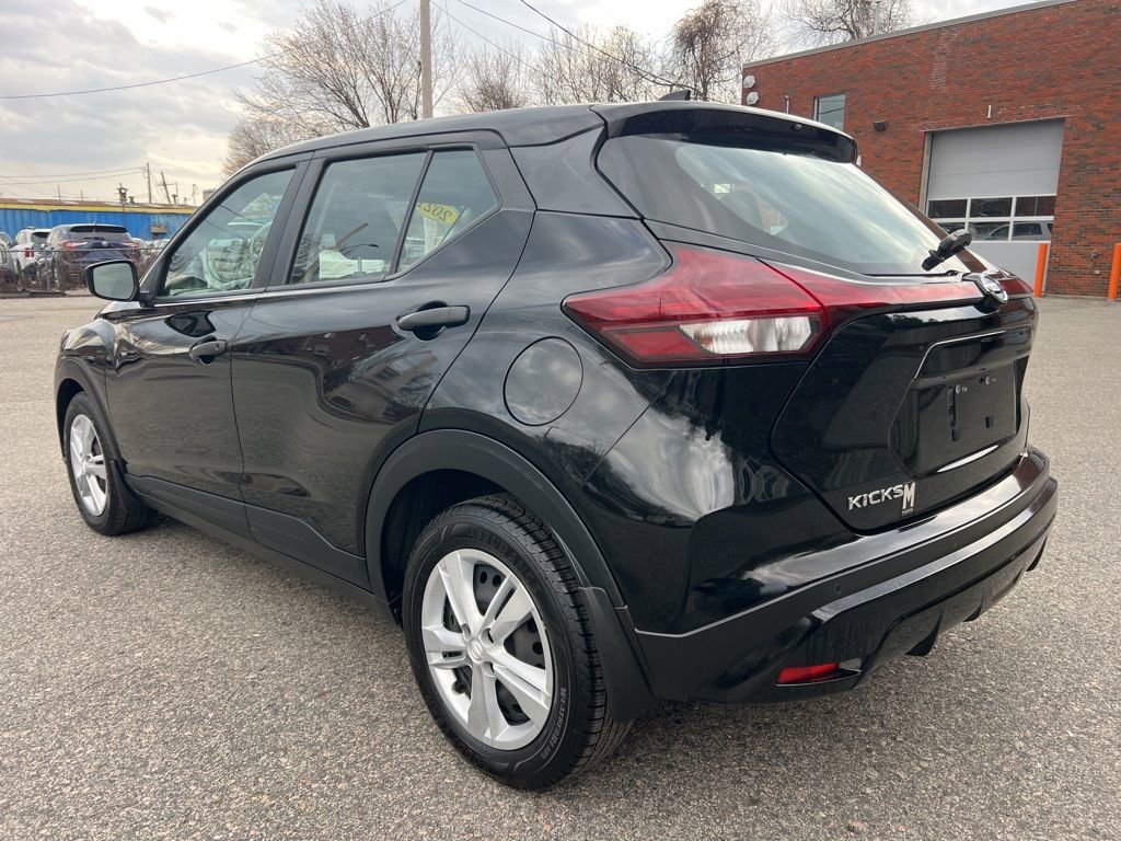 Used 2021 Nissan Kicks S image 3