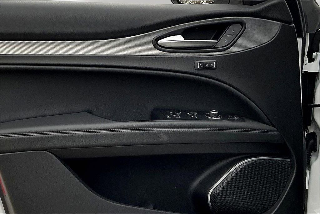 Used 2023 Alfa Romeo Stelvio Veloce image 19