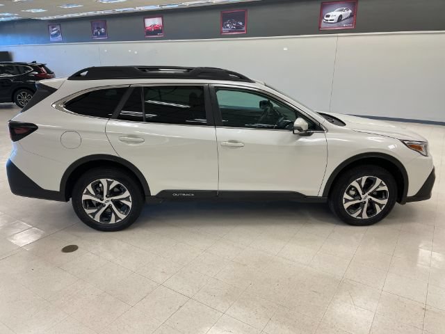 Used 2022 Subaru Outback Limited AWD/4WD image 4