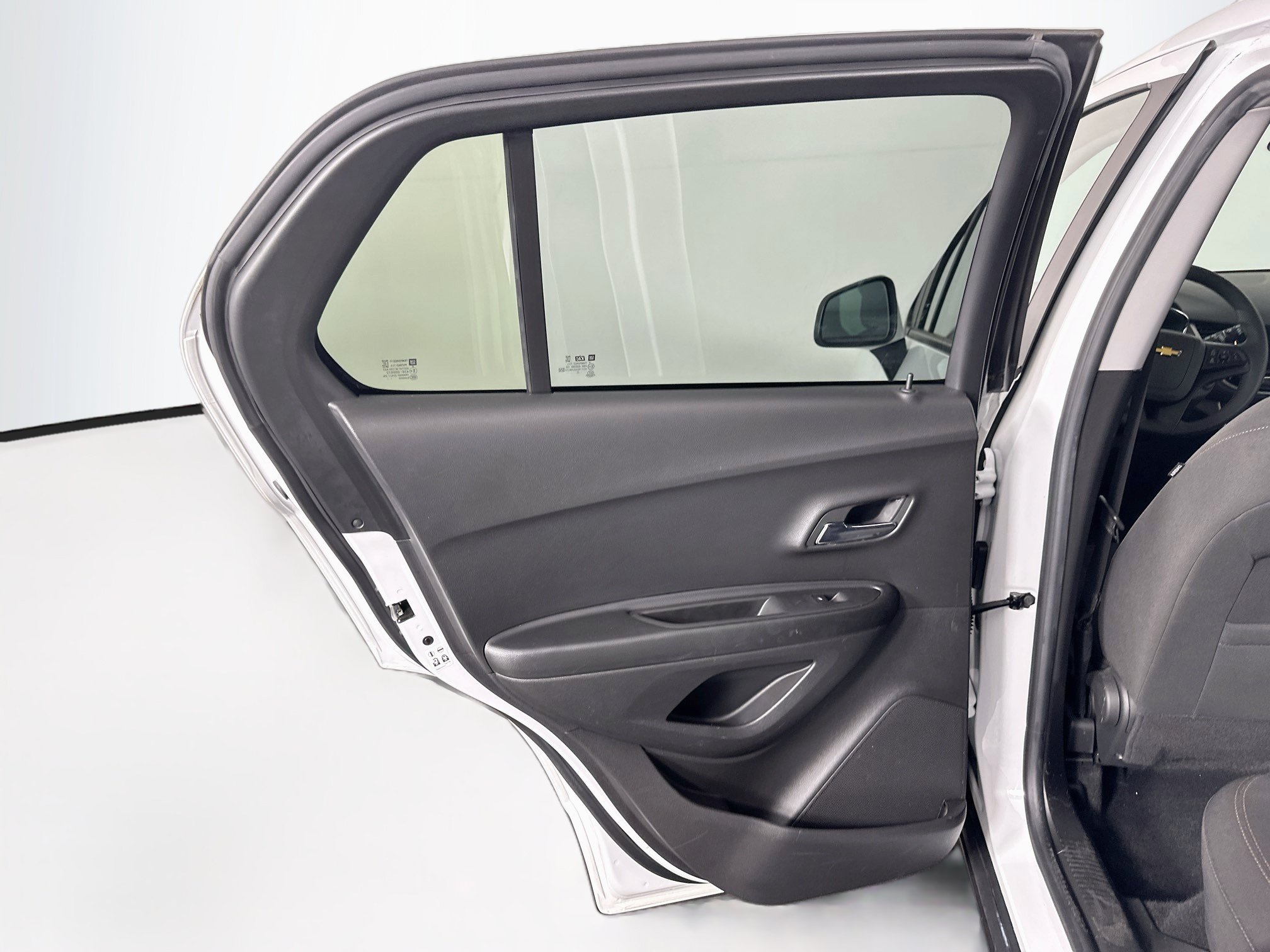 Used 2022 Chevrolet Trax LS w/ Tint and Cruise Package FWD image 25