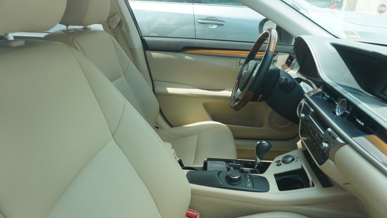 Used 2013 Lexus ES 300h w/ Premium Pkg FWD image 8